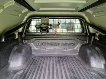 MITSUBISHI L200 2.4D 4X4 + UZÁV. ZAD. DIFERENCIÁLU - 10