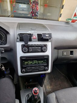 VW Touran 1.2TSI 77kw 7 miestne - 10