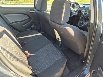 Mazda 2 ... 1,3 16v Benzín ... 131 000km - 10