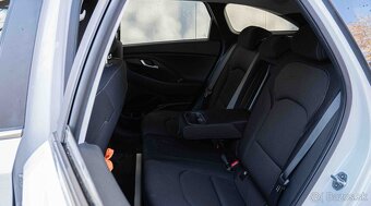 Hyundai i30 CW 1.6 CRDi Classic DTC - 10