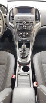 Opel Astra J 1.6 16V - 10