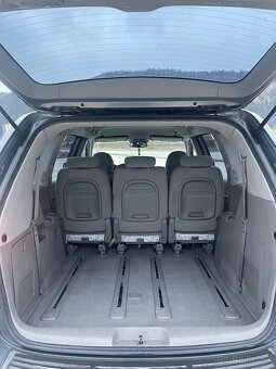 KIA Grand Carnival VQ - 10