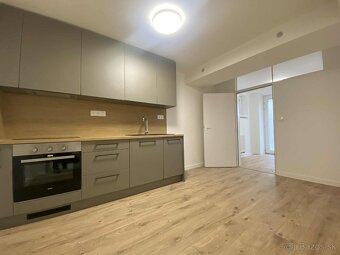 Priestranný 2-izb. byt na prenájom Staré Mesto - 10