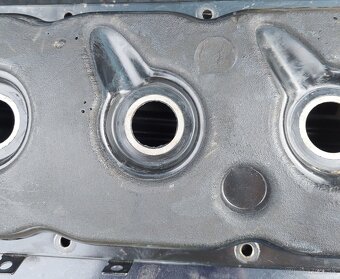 Predám Veko ventilov Škoda Superb 1 Gen 2.5TDI V6 - 10