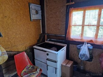 Na predaj chatu so záhradou v meste Handlová. - 10