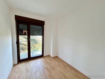 Moderný dom na Devíne s bazénom - 10