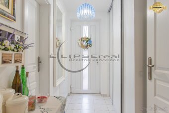 NA PREDAJ pekný, štýlový 3-izbový rodinný dom v Lábe - 10