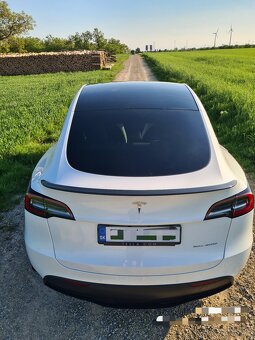 Tesla Model Y - 10