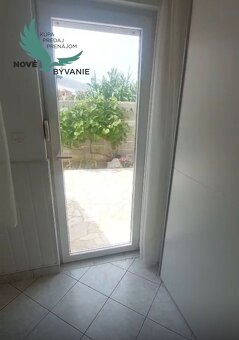 Apartmán s dvorom len 80m od mora na ostrove Vir v Chorvátsk - 10