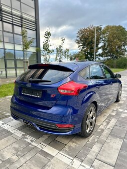 Ford Focus 2.0 ST - 10