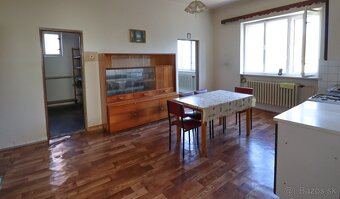 Rodinný dom s veľkým pozemkom v obci Vrakúň - 10