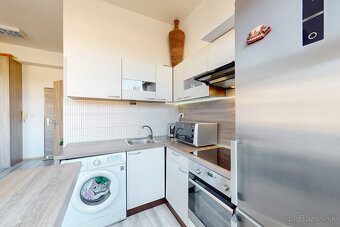 Predaj - moderne zariadená garzónka – Stará Vajnorská BA III - 10