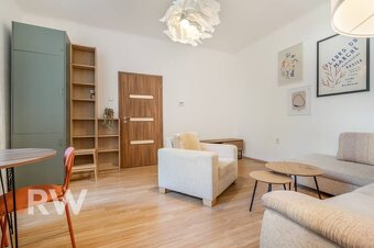 Pri PREZIDENTSKOM PALÁCI - DVOR - 2 izb. - 51,19 m2 - OKNA D - 10