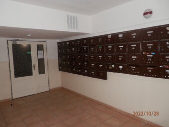 Prenajmem ihneď nezariadený velký 1.-izbový byt v Komárne - 10