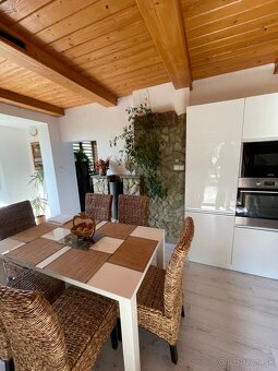 Rodinný dom s bazénom vo Veľkej Lehôtke - 10