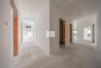 4IZBOVÝ BYT S TERASOU V PROJEKTE, V KTOROM SA NACHÁDZAJÚ LEN - 10