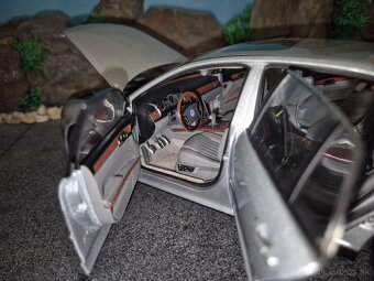 Prodám model 1:18 Volkswagen phaeton 2002 - 10