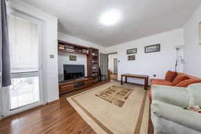 Rodinný dom s veľkým pozemkom v obci Malé Dvorníky - 10