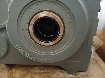 Elektromotor s prevodovkou - 10
