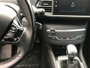 Peugeot 308 1.2 i 81 kW r.v.2018 95 000 km ČR+1.majitel - 10