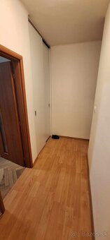 Moderný, zariadený 2 i byt, ihneď voľný v centre mesta Šaľa - 10