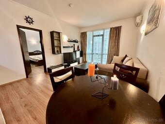 Štýlový dvojizbový apartmán v ideálnej dovolenkovej lokalite - 10