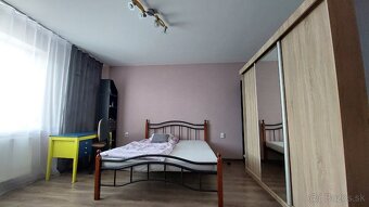 VYZÁLOHOVANÉ PREDAJ - RODINNÝ DOM - ČARADICE - 10