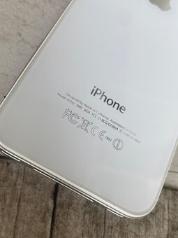 Apple iPhone 4 16GB White Top stav - 10