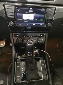 Predám Škodu Superb combi 2.0 TDI Style - 10