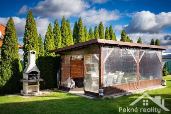 Predaj zariadeného rodinného domu s veľkým pozemkom v obci S - 10