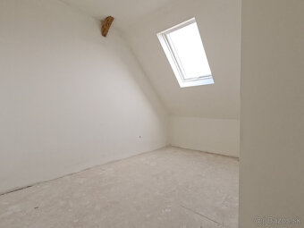 Na predaj 4-izbový byt s predzáhradkou a 2 parkovacími mi - 10