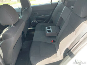 Chevrolet Cruze 1.6 16V LS - 10