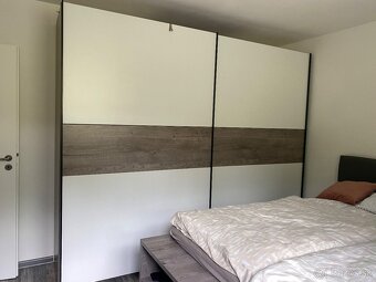 Spálňová zostava manželská posteľ skriňa komoda - 10