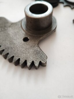 Predám náhradné diely z motora jawa 350 / 634 - 10