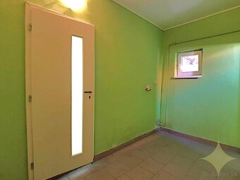 Čiastočne zrekonštruovaný rodinný dom v obci Dolinka - 10