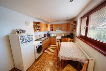 Vyšná Myšľa - rodinný dom využiteľný pre 3 bytové jednotky. - 10