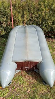Čln, sonar,motor a príslušenstvo - 10