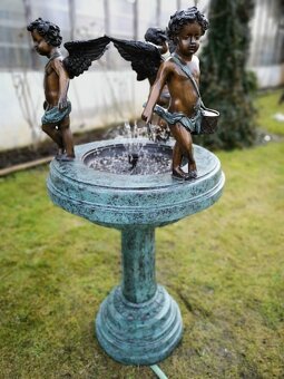 Zámecká bronzová fontána s amorky - 10