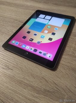 9,7" tablet iPad 6 gen / 128GB TOP stav+klávesnica - 10