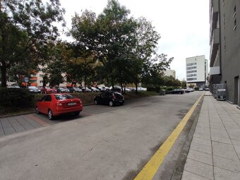HOTEL BRATISLAVA - Obchodný priestor s vysokými stropmi, 2 v - 10