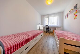 KAPICOVA - PRAKTICKÝ 3IZBOVÝ BYT NA ZAČIATKU PETRŽALKY BEZ N - 10