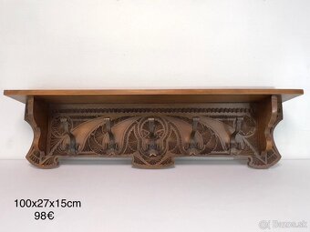 Masívna vitrinka a vešiak - 10