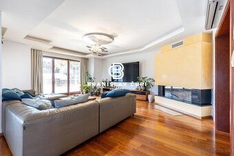 6 IZB. DOM NA PEREŠI S JAZIERKOM A NÁDHERNOU ZÁHRADOU - 10