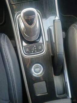 Mitsubischi Outlander PHEV - 10