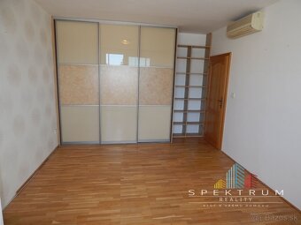 SPEKTRUM REALITY- Na Predaj 4-izbový veľkometrážny byt, 82 m - 10