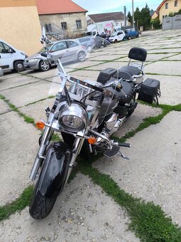Suzuki Intruder 1800 - 10