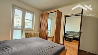 Štýlový 2-izbový byt s balkónom v absolútnom centre Lučenca - 10