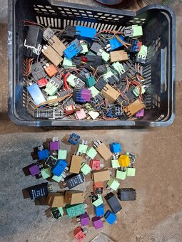 Tlačítka, vypínače, relatka bmw - 10