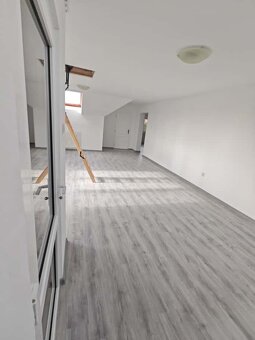 3 izbový zrekonštruovaný byt-128m2 v Jarovciach je na prenáj - 10