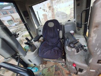 NEW HOLLAND D150 - 10